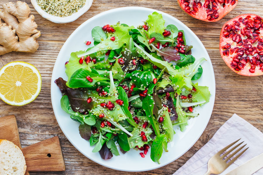27.01.2020: Salat mit asiatischem Dressing, Granatapfel und Hanfsamen