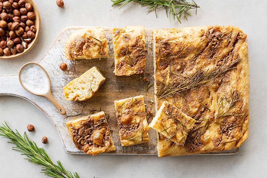 Haselnuss Focaccia mit Rosmarin