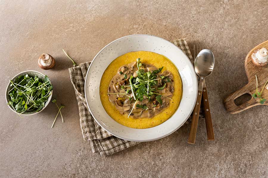 Cremige Polenta mit Pilz-Ragout