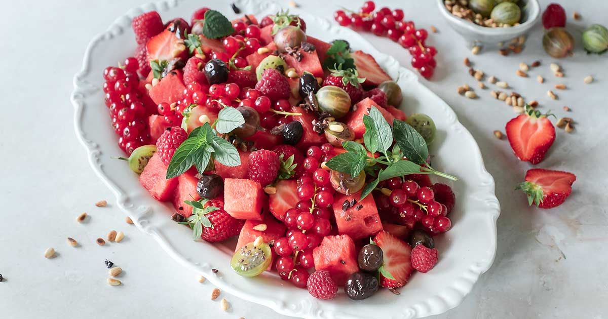 Bio-Rezept von Stina Spiegelberg: Beerensalat mit türkischen Oliven ...