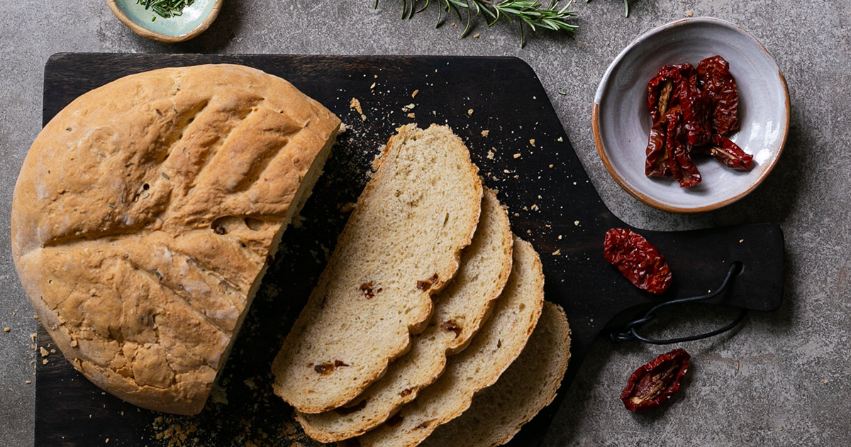 Bio-Rezept von Wilhelm Studio: Tomatenbrot mit Rosmarin - Rapunzel ...