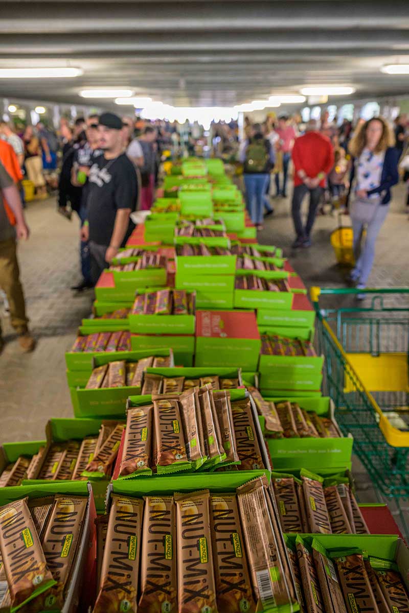 Viele Rapunzel-Liebhaber beim Schnäppchenmarkt