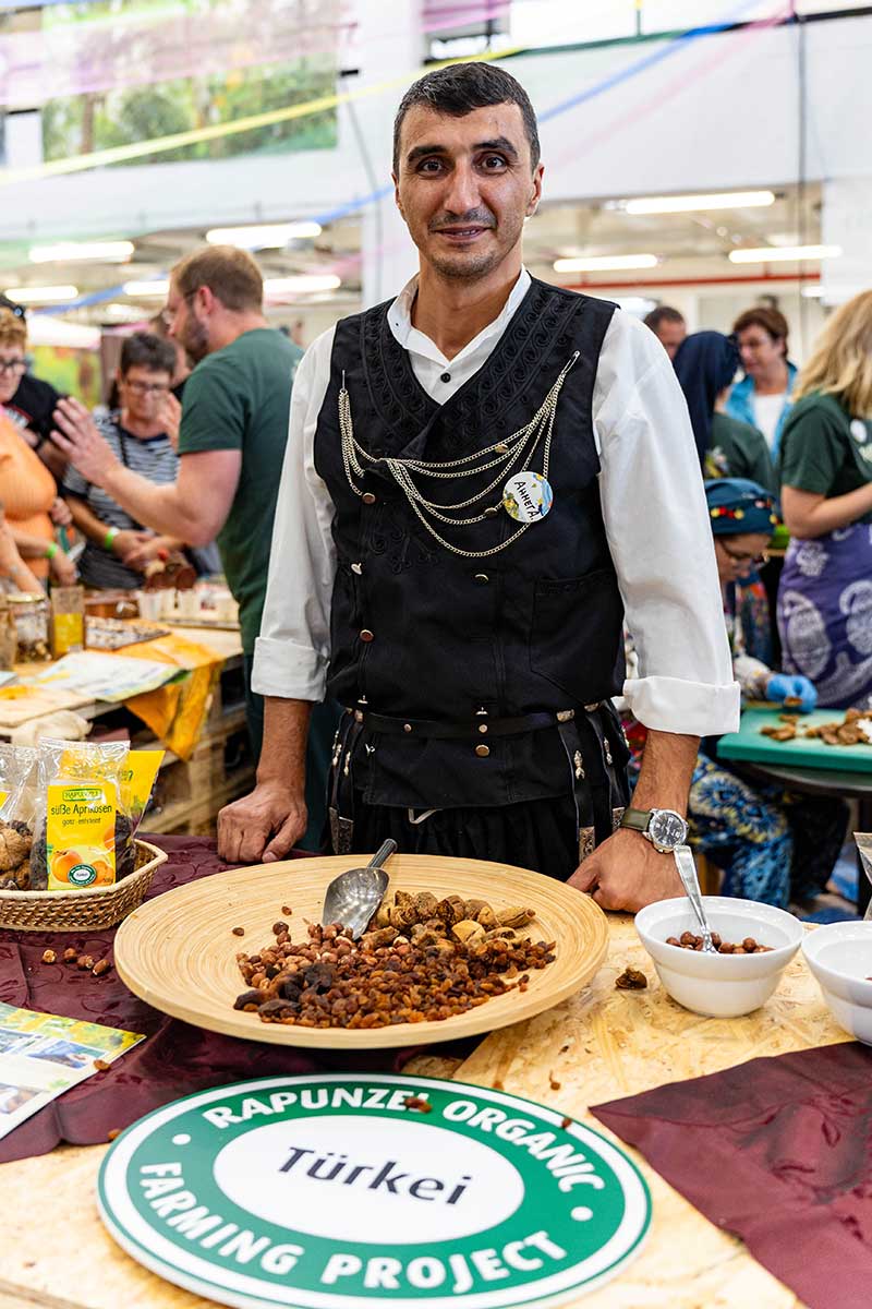 Türkischer Rapunzel Lieferant zum Eine Welt Festival